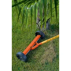 Aerator pentru gazon cu roti, latime 40 cm, diametru rotii 16 cm, fara coada