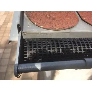 Grilaj Horti-Pipe pentru burlane contra frunzelor