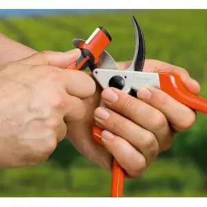 Unealta combinata pentru ascutit