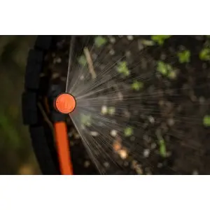 Aspersor reglabil la 360° cu racord dublu de furtun, extensibil