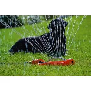 Aspersor oscilant din plastic